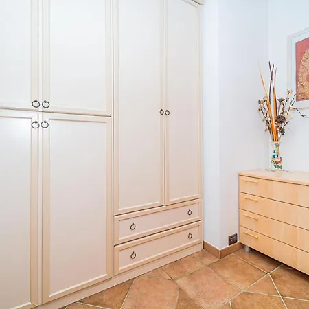 In 2 To 4 Persons With Large Private Garden Sole