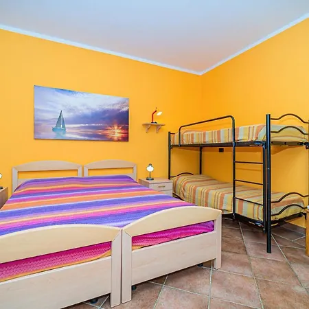 Apartamento In 2 To 4 Persons With Large Private Garden Sole