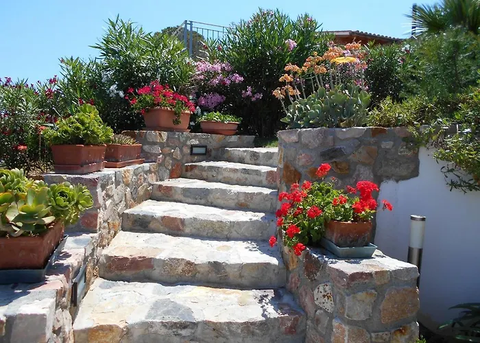 In 2 To 4 Persons With Large Private Garden Sole *