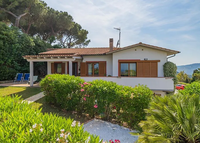 In 2 To 4 Persons With Large Private Garden Sole