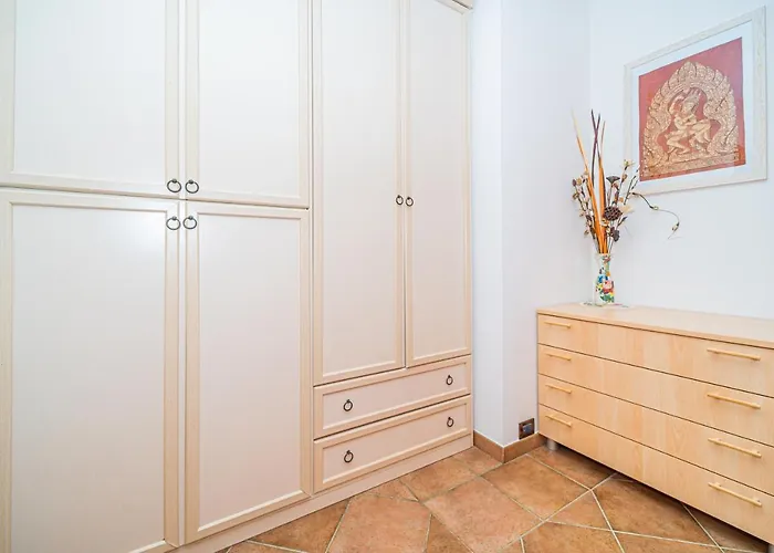 In 2 To 4 Persons With Large Private Garden Sole