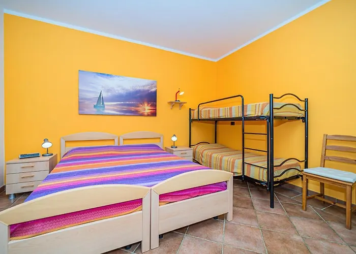 Apartamento In 2 To 4 Persons With Large Private Garden Sole