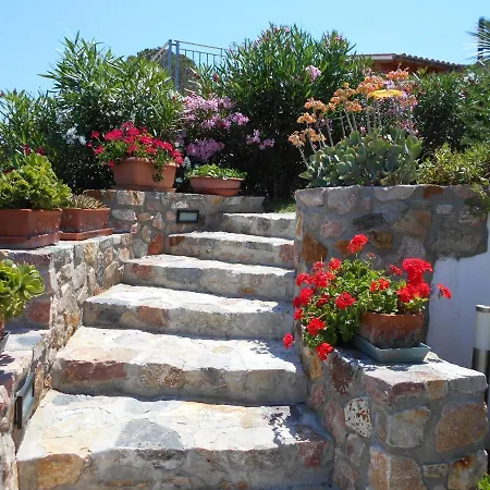 In 2 To 4 Persons With Large Private Garden Sole *