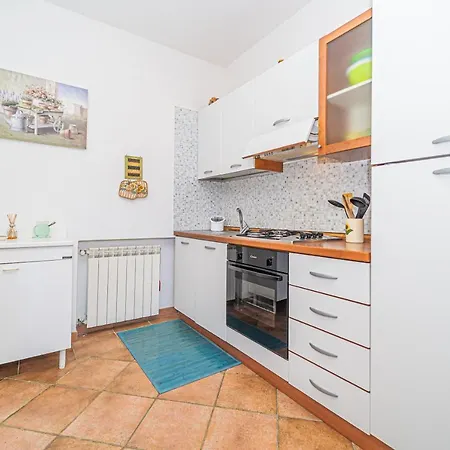 In 2 To 4 Persons With Large Private Garden Sole * קאפוליברי